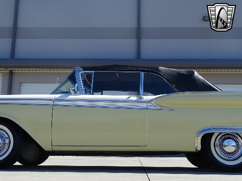 1959 Ford Fairlane 500 image 33