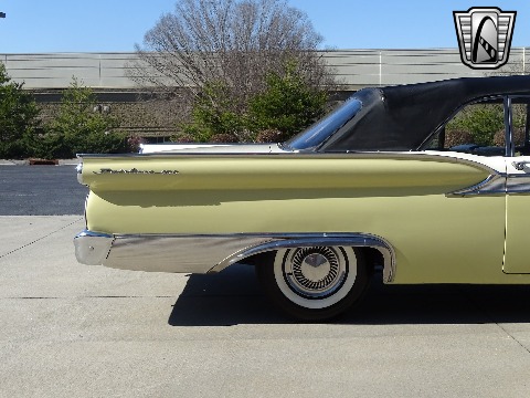 1959 Ford Fairlane 500 image 43