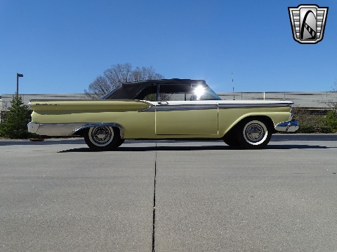 1959 Ford Fairlane 500 image 21