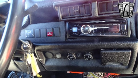 1974 Volkswagen Super Beetle image 90