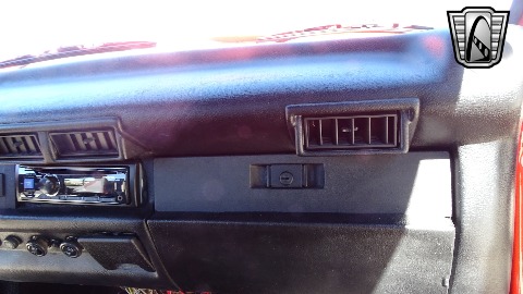 1974 Volkswagen Super Beetle image 97