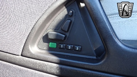 2002 Mercedes-Benz SL500 image 131