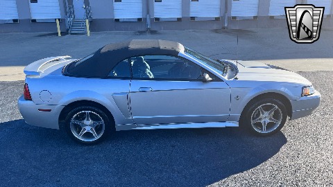 1999 Ford Mustang image 7