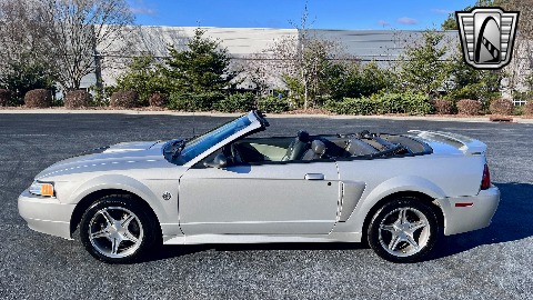 1999 Ford Mustang image 33