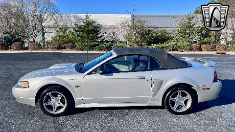 1999 Ford Mustang image 11