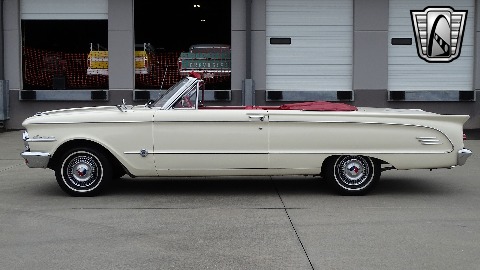 1963 Mercury Comet image 9