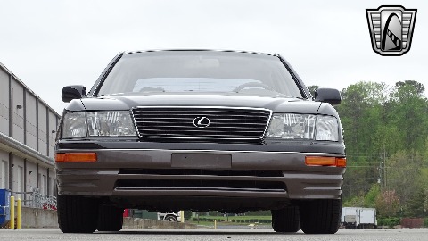1996 Lexus LS400 image 4