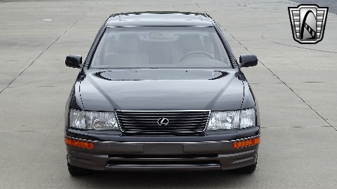 1996 Lexus LS400 image 6