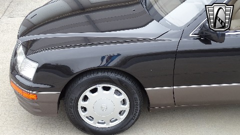 1996 Lexus LS400 image 32