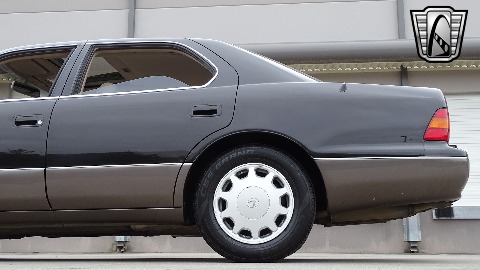 1996 Lexus LS400 image 36