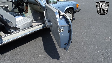 1987 Mercedes-Benz 560SL image 75