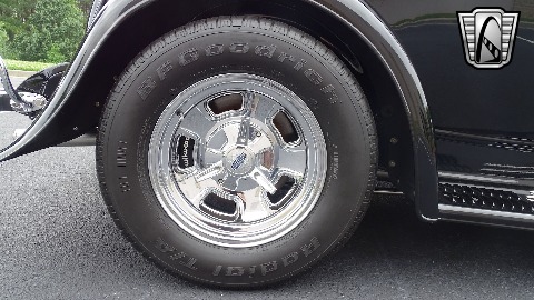 1932 Ford Roadster image 104