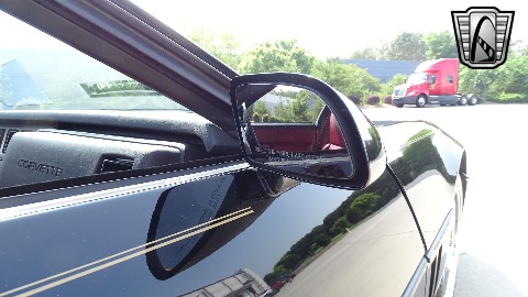 1985 Chevrolet Corvette image 71