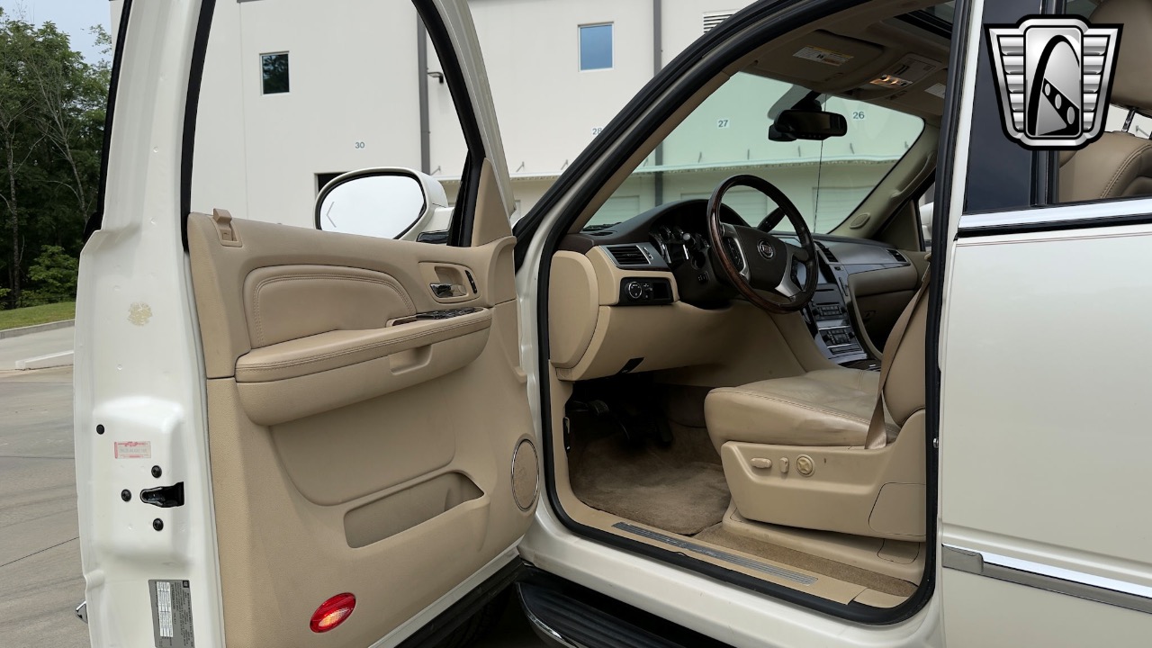 2009 Cadillac Escalade EXT. 96