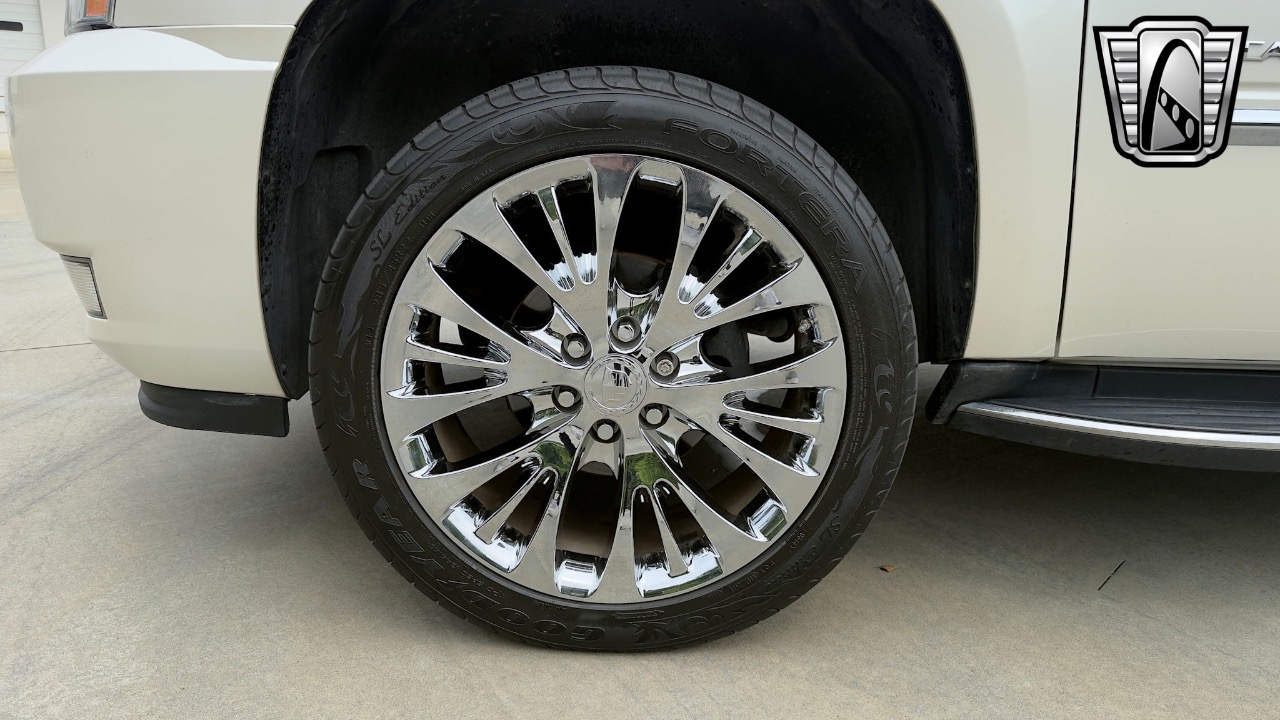 2009 Cadillac Escalade EXT. 23