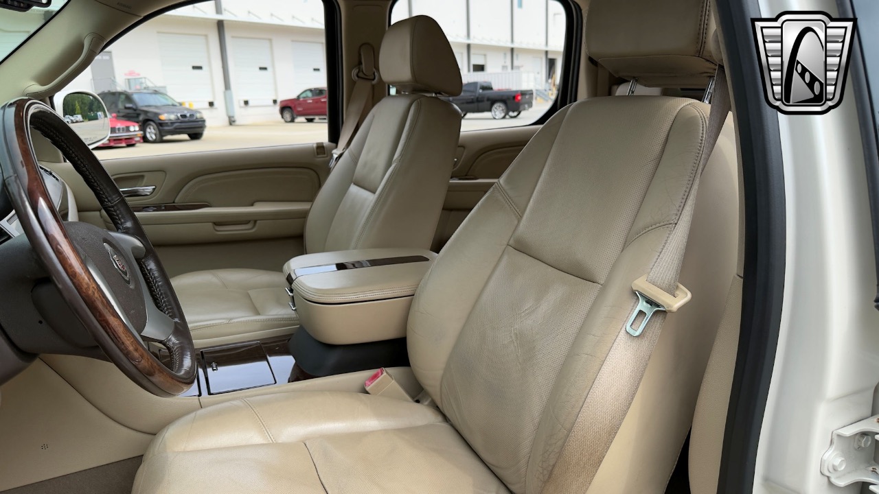 2009 Cadillac Escalade EXT. 97