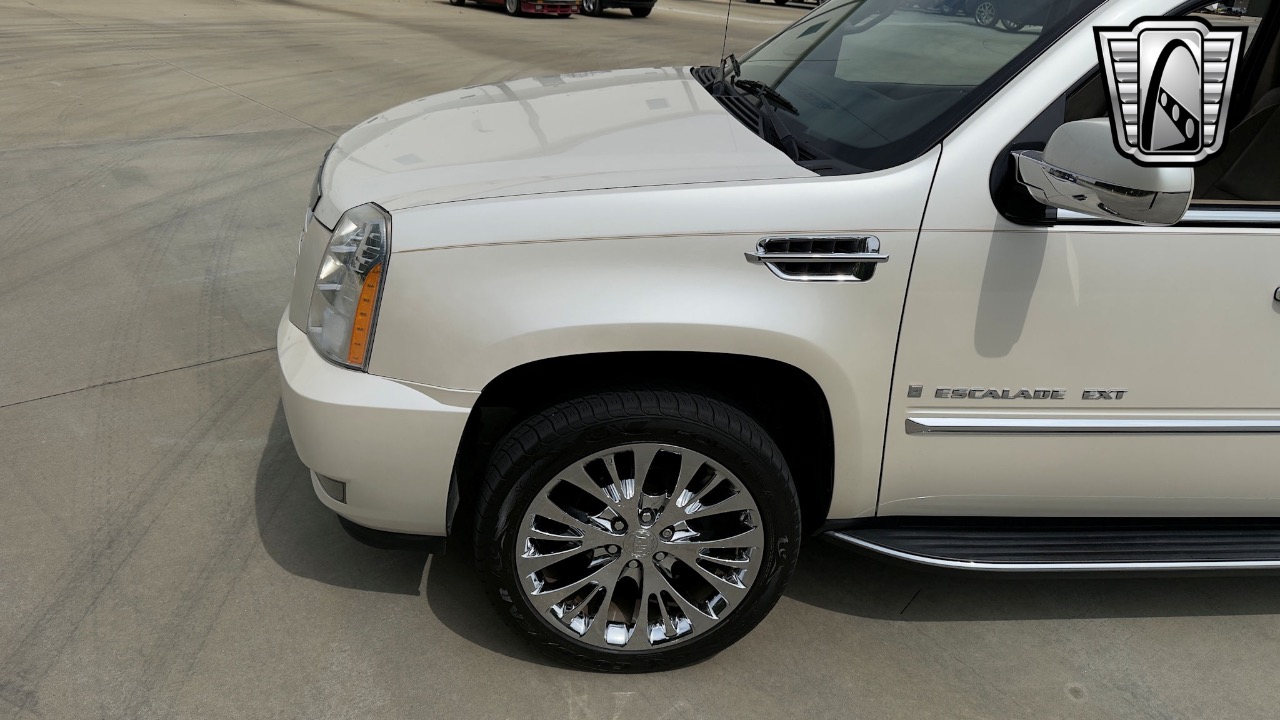 2009 Cadillac Escalade EXT. 56