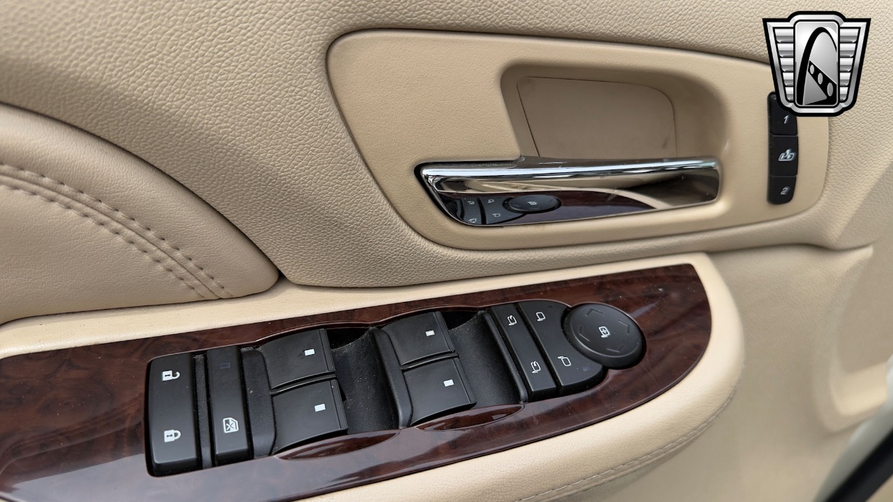 2009 Cadillac Escalade EXT. 98