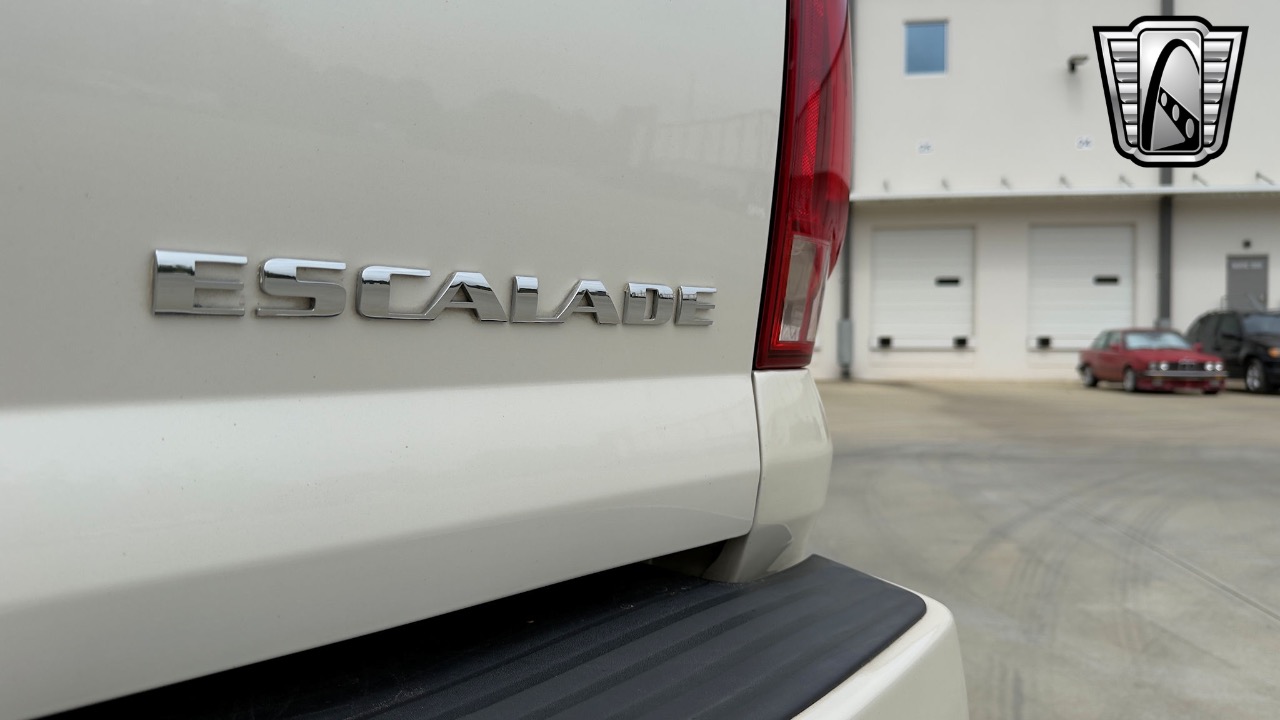 2009 Cadillac Escalade EXT. 25