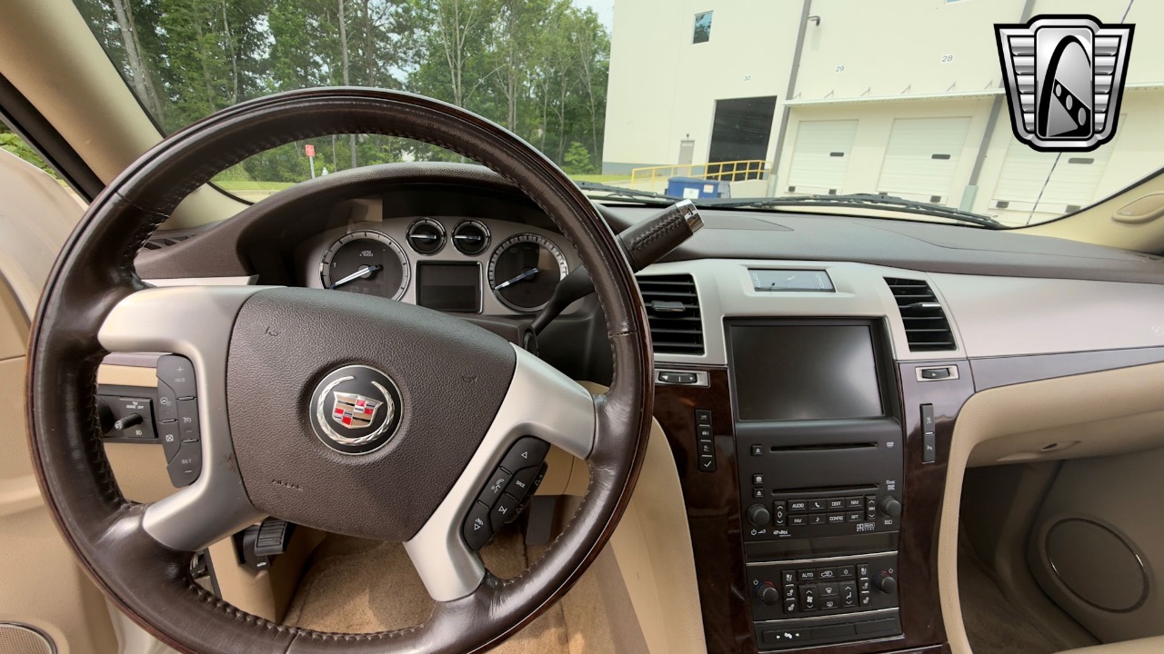 2009 Cadillac Escalade EXT. 17