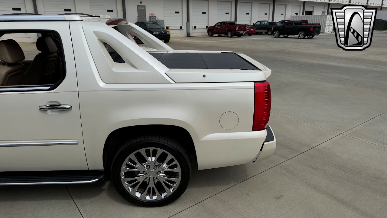 2009 Cadillac Escalade EXT. 62