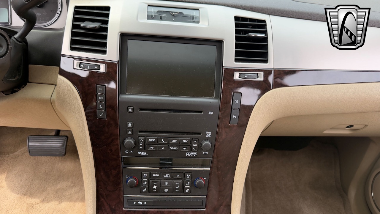 2009 Cadillac Escalade EXT. 18