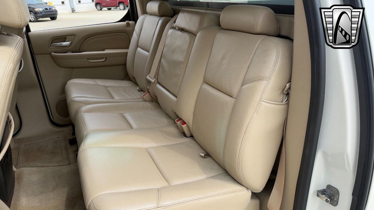 2009 Cadillac Escalade EXT. 19