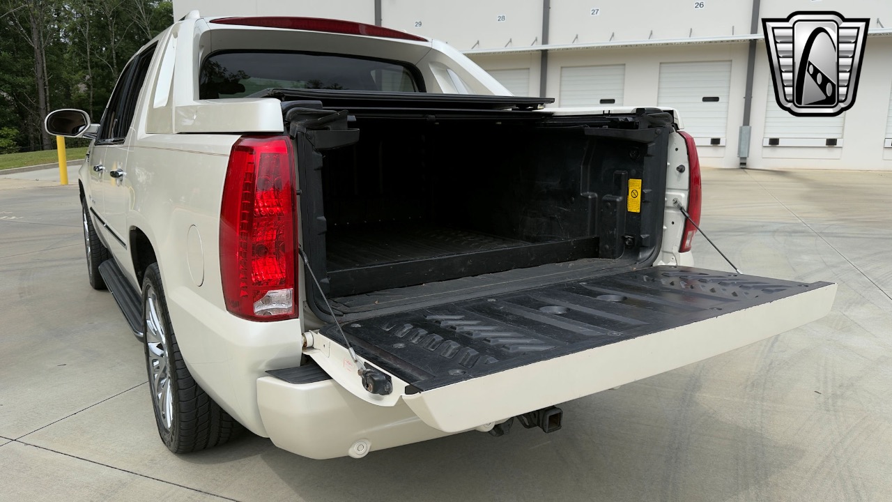 2009 Cadillac Escalade EXT. 89