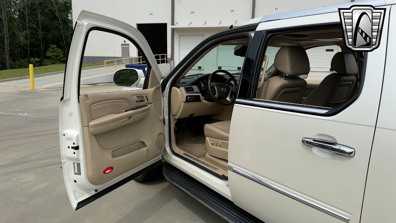 2009 Cadillac Escalade EXT. 93