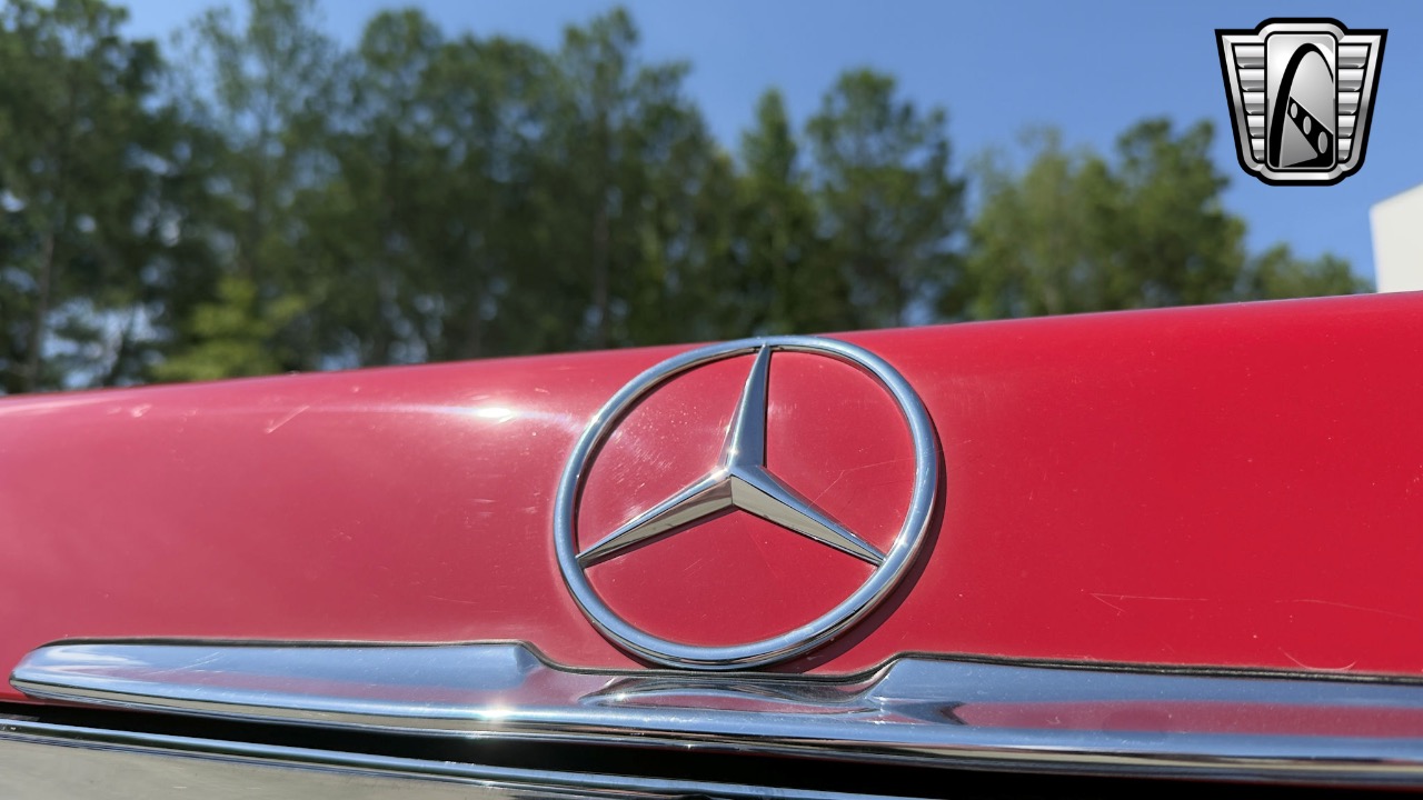 1987 Mercedes-Benz 560SL 21