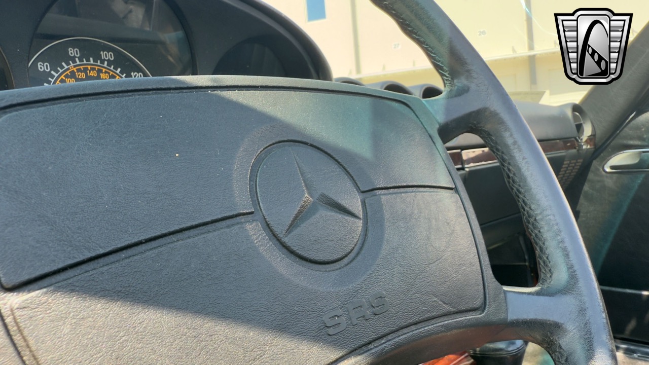 1987 Mercedes-Benz 560SL 23