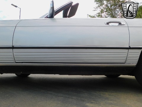 1987 Mercedes-Benz 560SL image 32