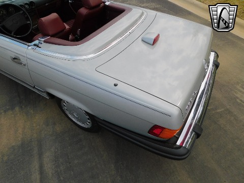 1987 Mercedes-Benz 560SL image 33
