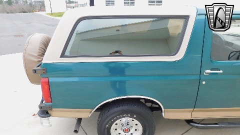 1996 Ford Bronco image 32