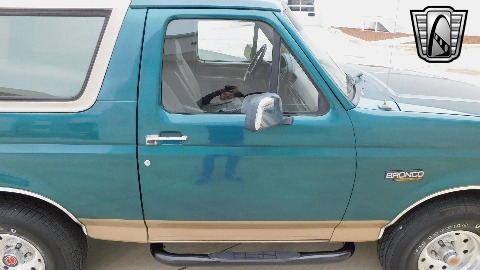 1996 Ford Bronco image 35