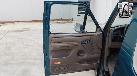 1996 Ford Bronco image 10