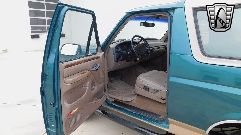 1996 Ford Bronco image 11