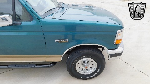 1996 Ford Bronco image 38