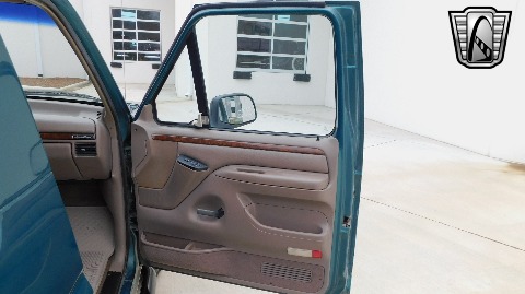 1996 Ford Bronco image 14