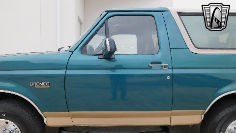 1996 Ford Bronco image 24