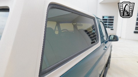 1996 Ford Bronco image 102