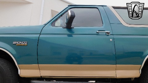1996 Ford Bronco image 25