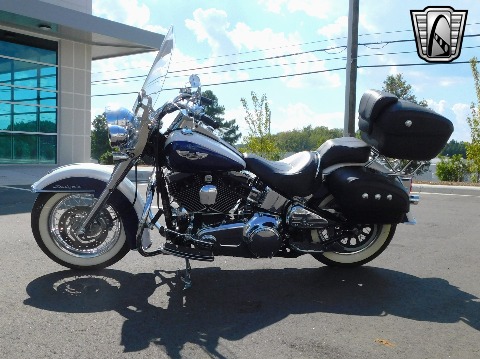 2007 Harley Davidson Softail Deluxe image 2