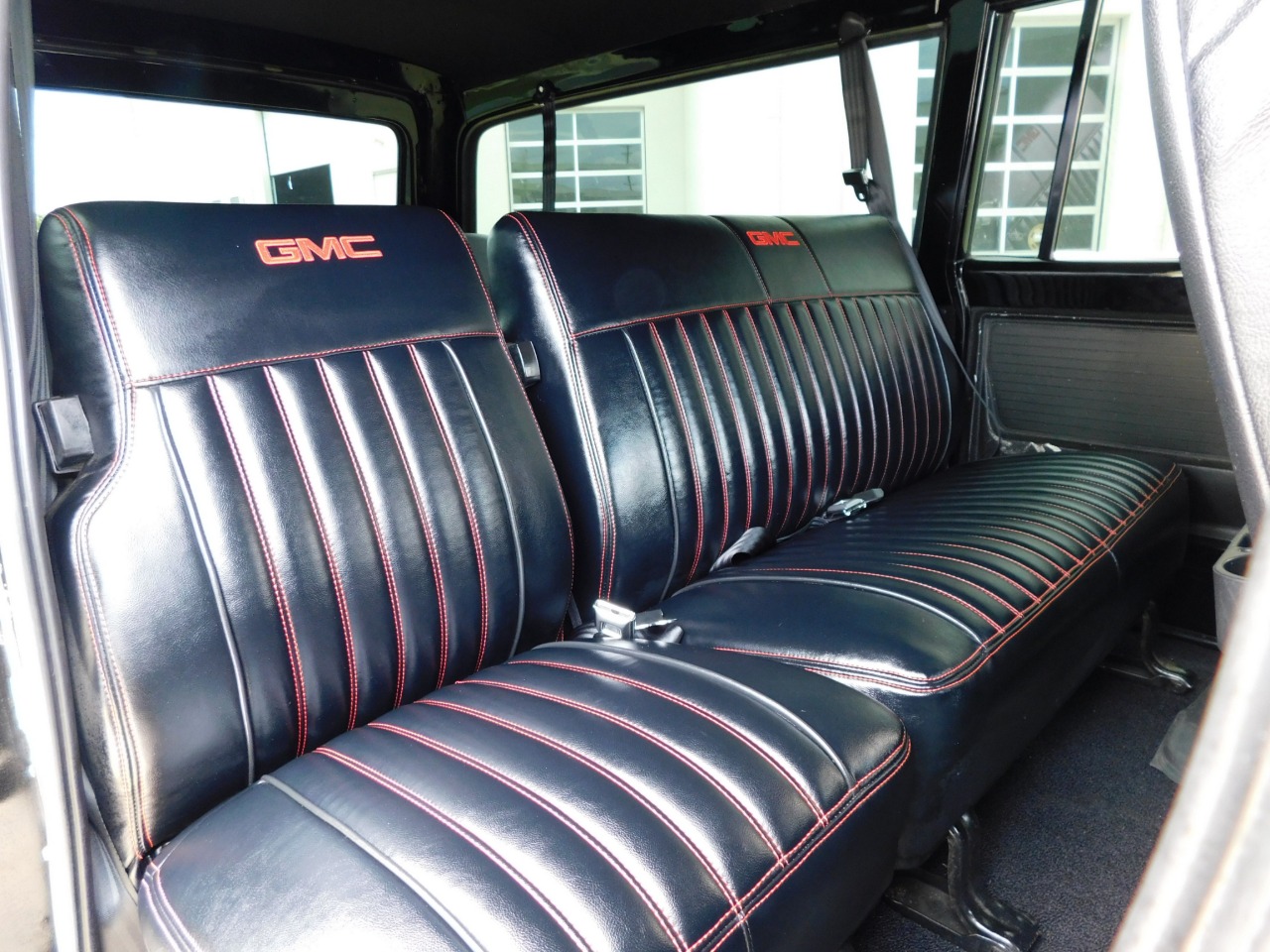 1972 GMC Suburban 26