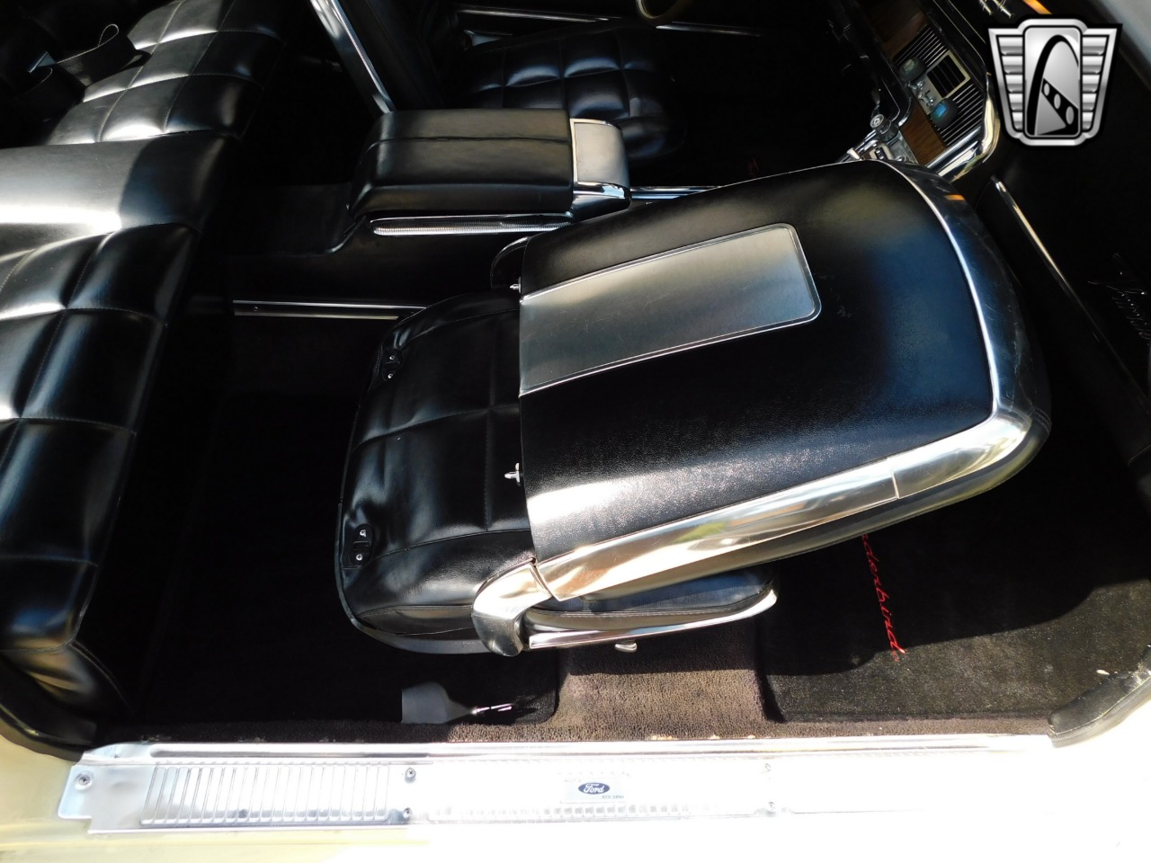 1966 Ford Thunderbird 24