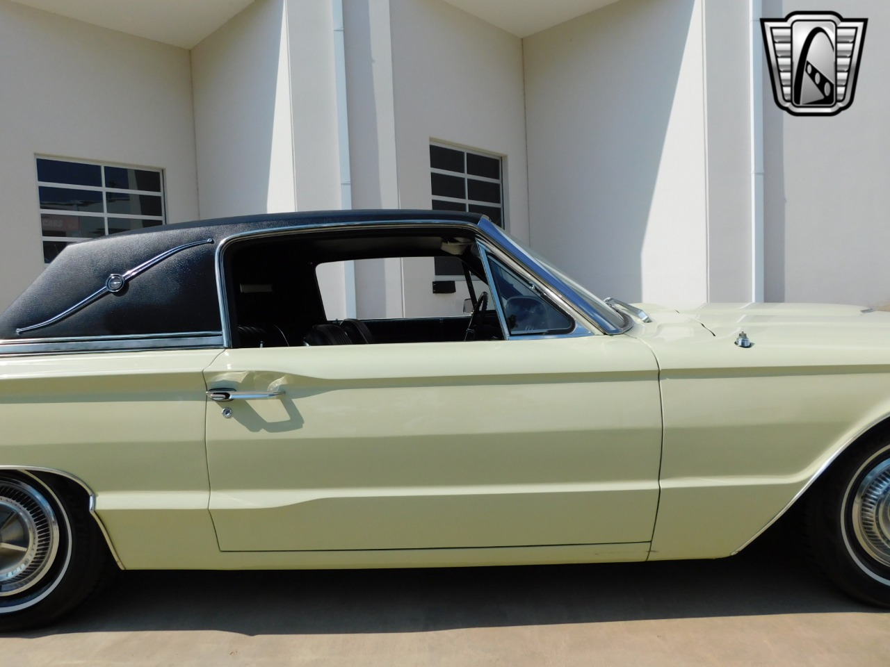 1966 Ford Thunderbird 12