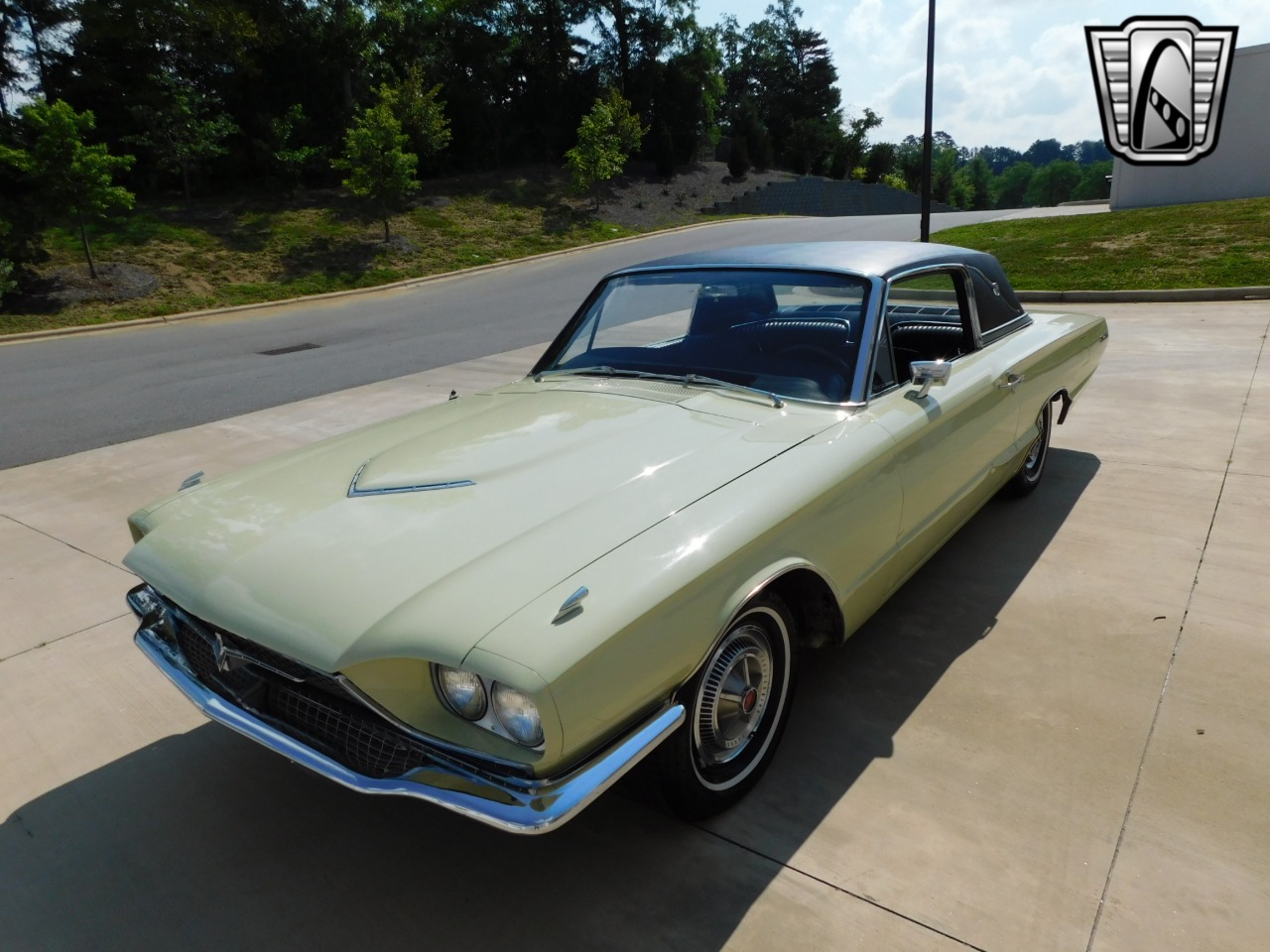 1966 Ford Thunderbird 35