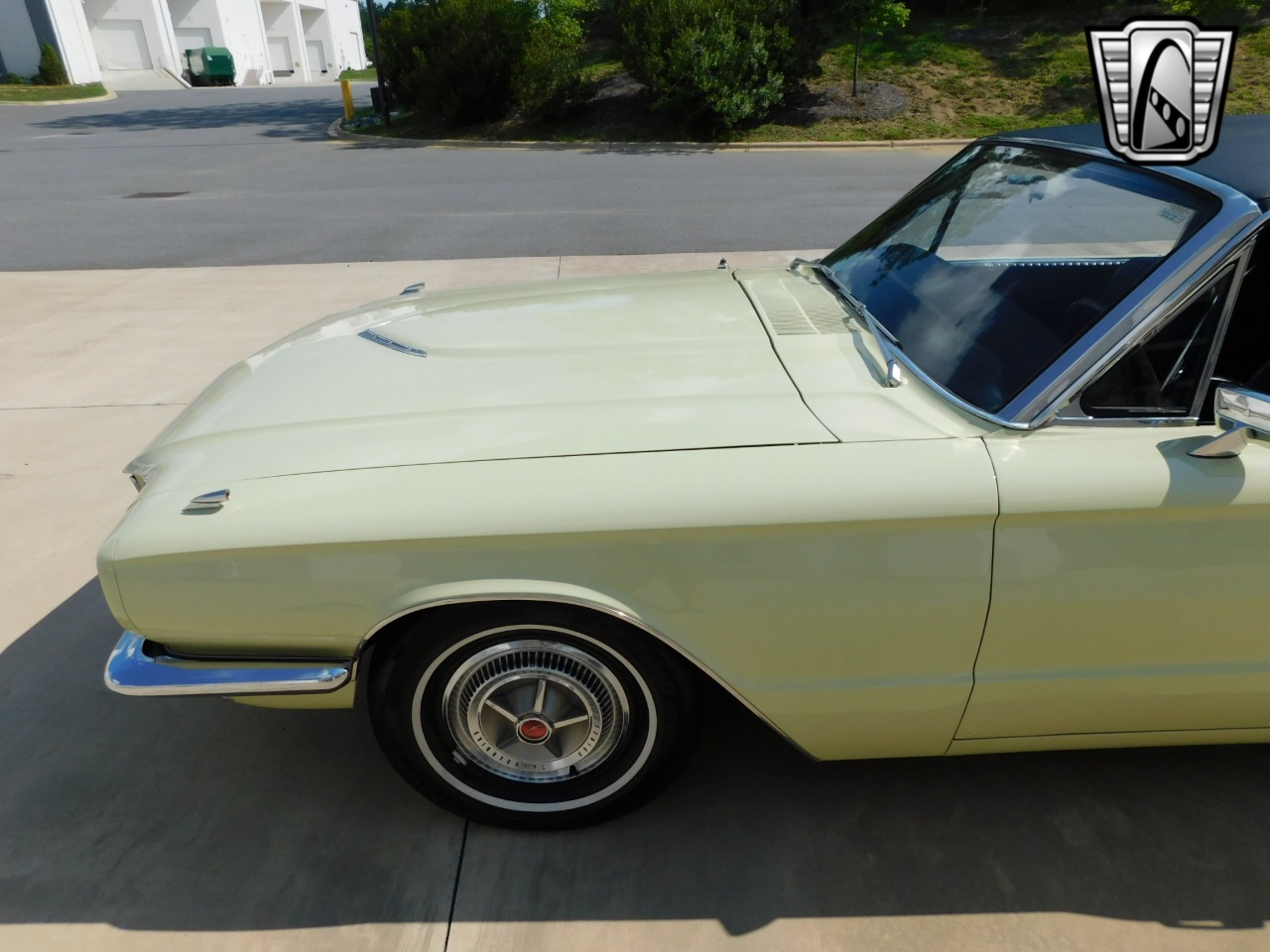 1966 Ford Thunderbird 37