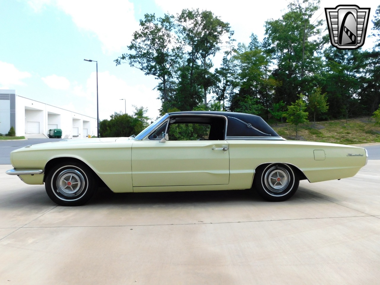 1966 Ford Thunderbird 30