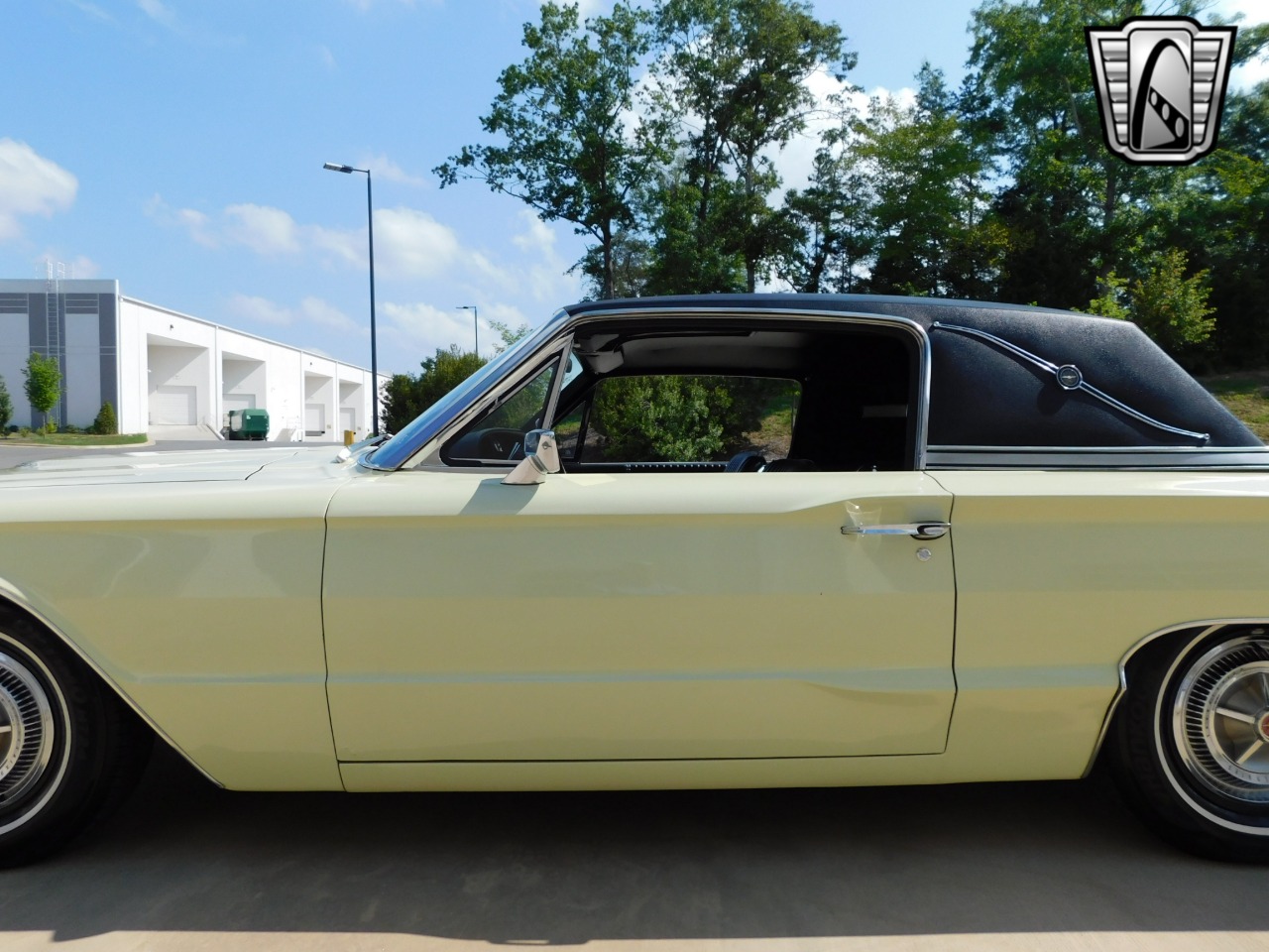 1966 Ford Thunderbird 6